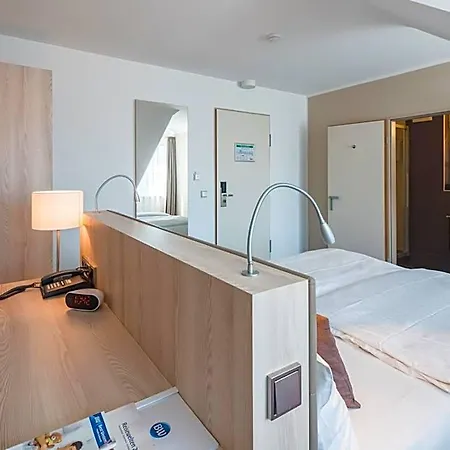 Western Airport Duesseldorf - Otel 3*