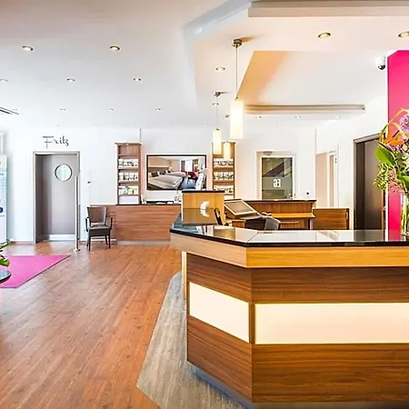 Western Airport Duesseldorf - Otel 3*