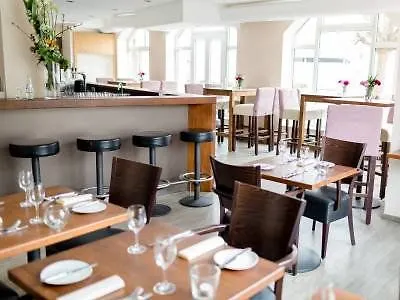 Western Airport Duesseldorf - ホテル ラーティンゲン